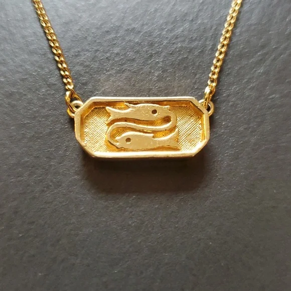 Vintage Trifari signed Zodiac Pisces Gold Tone Choker Necklace - Picture 1 of 9